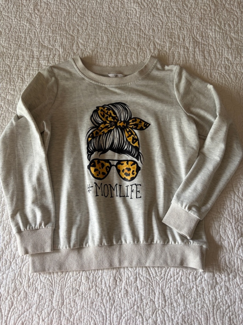 #MOMLIFE women’s crew neck  Sweatshirt - Gray with Leopard Accent